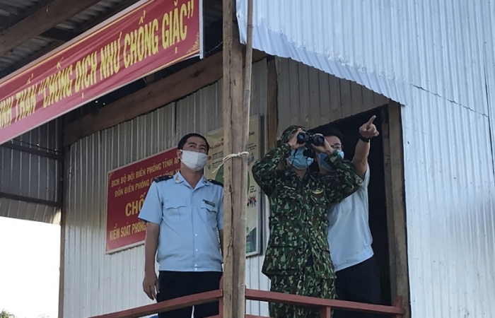 Chốt chặn, giữ vững an ninh vùng biên