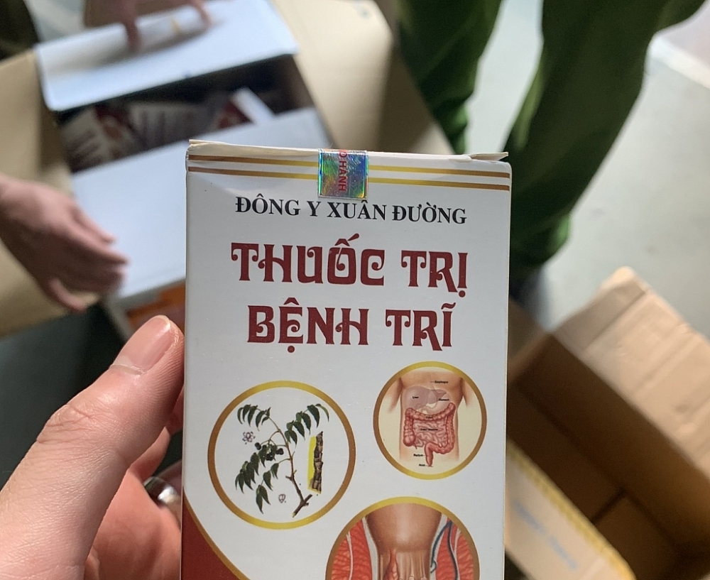 Thuốc trị bệnh trĩ trong lô hàng vi phạm.