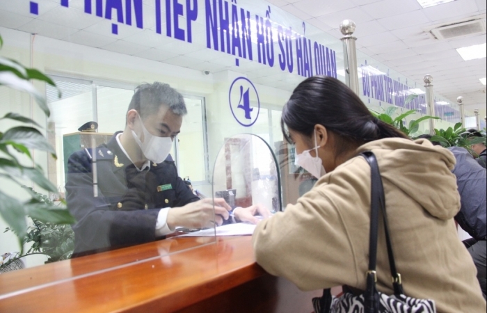 Những loại giấy tờ cá nhân người nộp thuế phải xuất trình khi làm thủ tục hải quan