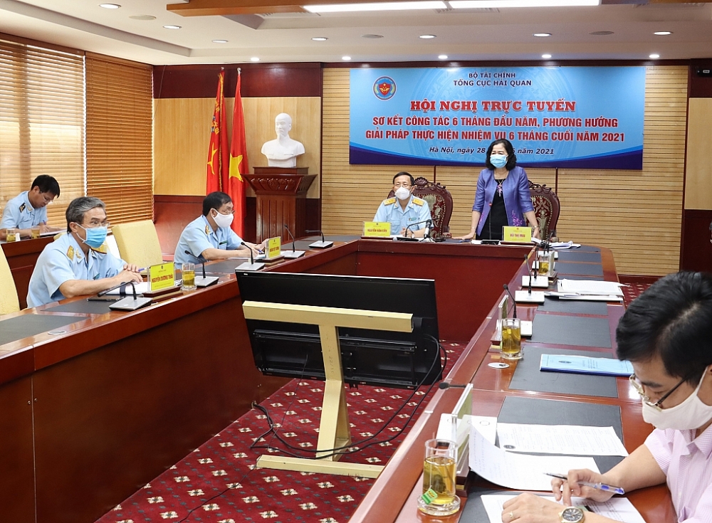 Thứ trưởng Bộ Tài chính Vũ Thị Mai dự và phát biểu chỉ đạo tại Hội nghị trực tuyến .	Ảnh: Q.HÙNG