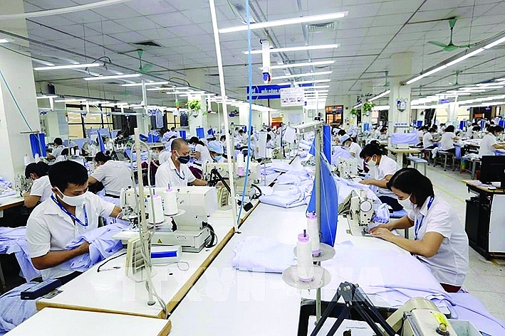 Sản xuất hàng dệt may tại Tổng công ty May 10. 	Ảnh: ST Sản xuất hàng dệt may tại Tổng công ty May 10. 	Ảnh: ST