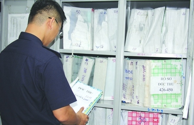 Cưỡng chế 2 doanh nghiệp nợ thuế xuất nhập khẩu