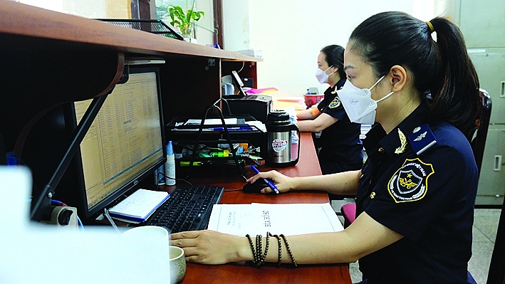 Hoạt động nghiệp vụ tại Chi cục Hải quan Bắc Hà Nội (Cục Hải quan Hà Nội). 	Ảnh: N.Linh