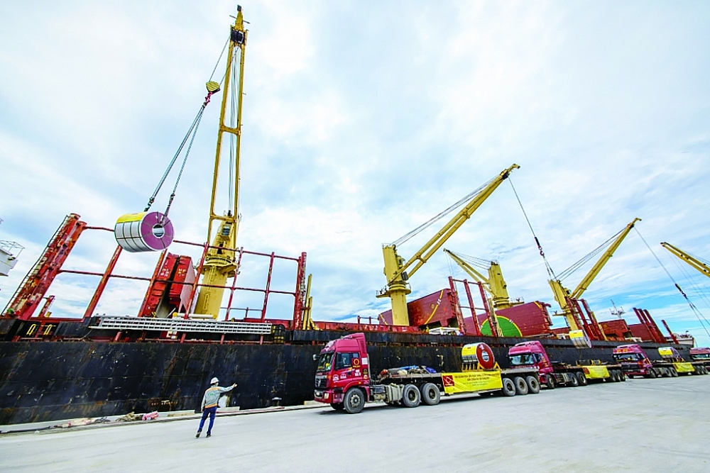 Sản xuất và xuất khẩu thép tăng cao so với cùng kỳ năm ngoái. 	Ảnh: HSG