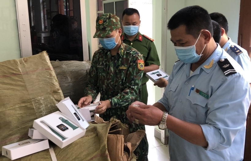 Thẩm quyền của Hải quan trong xử phạt vi phạm hoạt động thương mại, hàng giả, hàng cấm