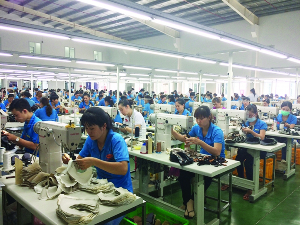 Từ nay đến hết năm dự báo đầu ra của ngành da giày sẽ tiếp tục gặp khó. 	Ảnh: N.Huế