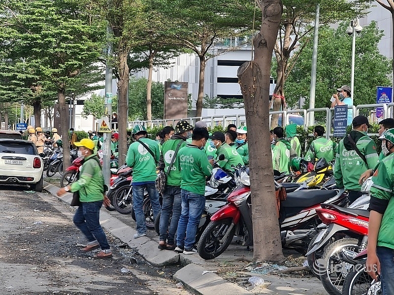 Các tài xế Grab Bike cũng bị tăng mức khấu trừ trên mỗi chuyến xe từ 20% lên 27,273%.	 Ảnh: ST