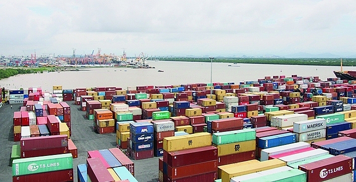Xuất nhập khẩu có nhiều khởi sắc và là điểm sáng của nền kinh tế. 	Ảnh: T.Bình