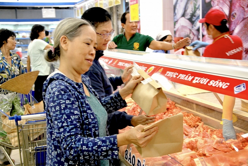 hon 3 trieu tui giay tui moi truong thung giay carton duoc cac sieu thi cua saigon coop su dung trong ngay 106