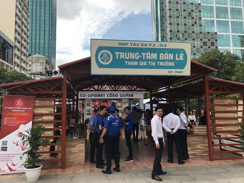 saigon coop khai mac trien lam 30 nam hinh thanh va phat trien
