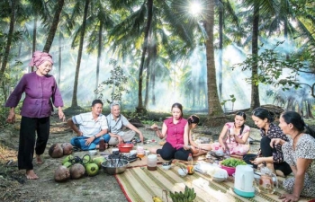 Tết của người Việt có gì lạ trong mắt... Tây?