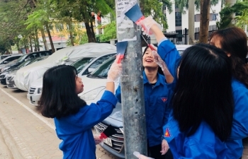 Thanh niên Hà Nội ra quân bảo vệ môi trường, hạn chế dùng túi ni lông
