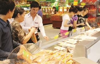 Giá xăng tăng "sốc": Thêm thách thức kiềm chế lạm phát