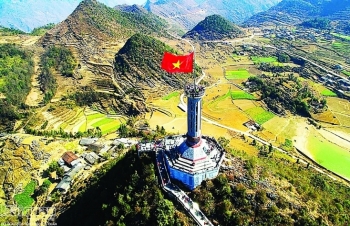 Linh thiêng  cột cờ Lũng Cú