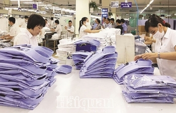 PVN, Vinatex, Samsung… đang ứng phó với Covid-19 như thế nào?