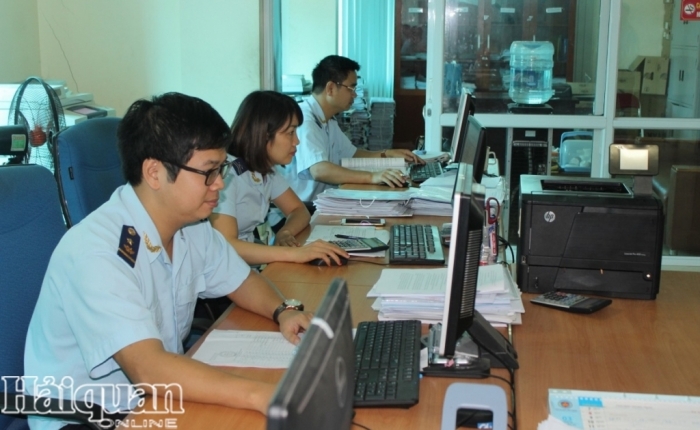Người khai hải quan tự kê khai, tự xác định giá trị còn lại của hàng hóa khi tái xuất