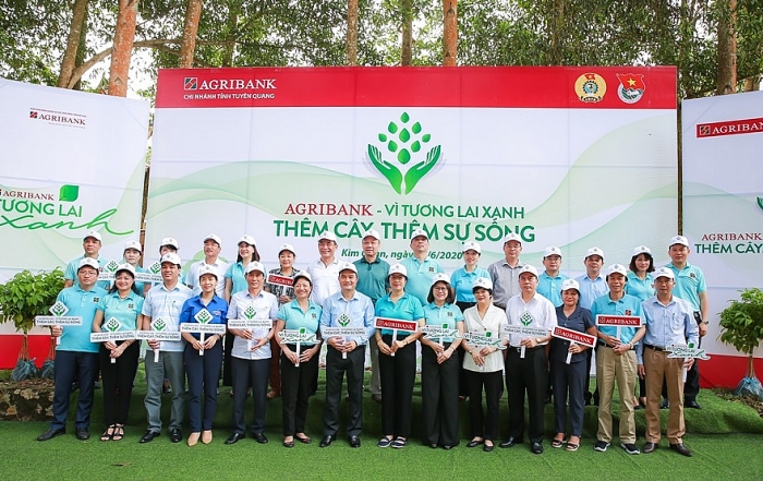 Phát động chương trình trồng cây xanh "Agribank - Vì tương lai xanh - Thêm cây, thêm sự sống"