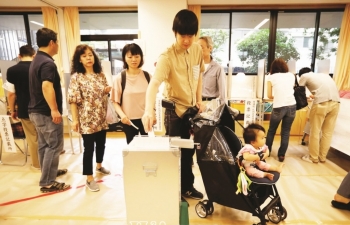 Gánh nặng trên vai Thủ tướng Abe