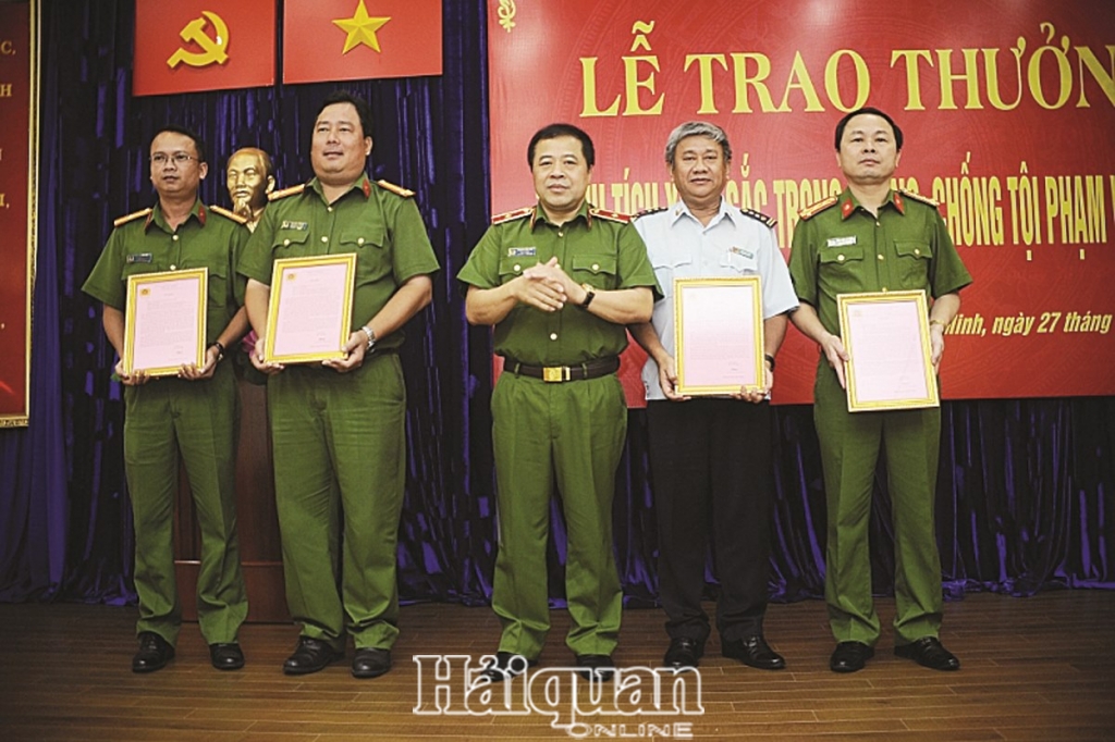 o don vi chan ma tuy khung