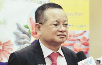 Nên nâng trần làm thêm giờ và để linh hoạt theo năm