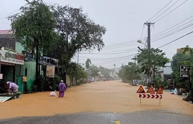 Mưa lớn, Nam Trà My bị chia cắt, thủy điện Sông Tranh 2 và Đak Mi 4 xả lũ
