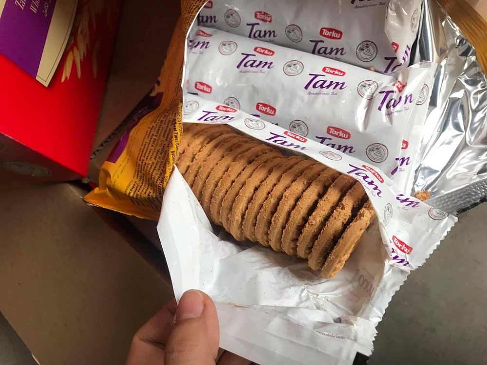 Cận cảnh bánh quy vi phạm.