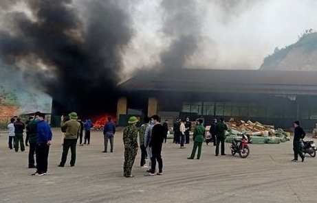 Hải quan phối hợp xác minh, làm rõ vụ cháy kho hàng tại cửa khẩu Bắc Phong Sinh