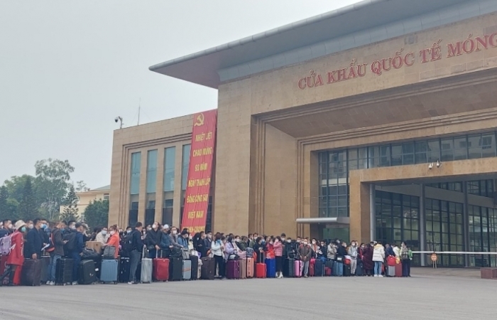 Ngày đầu thông quan trở lại, cửa khẩu Móng Cái đón gần 900 lượt khách