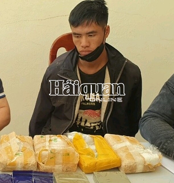 Chặn đứng 2 vụ giao dịch 8 bánh heroin, 24.000 viên ma túy tổng hợp