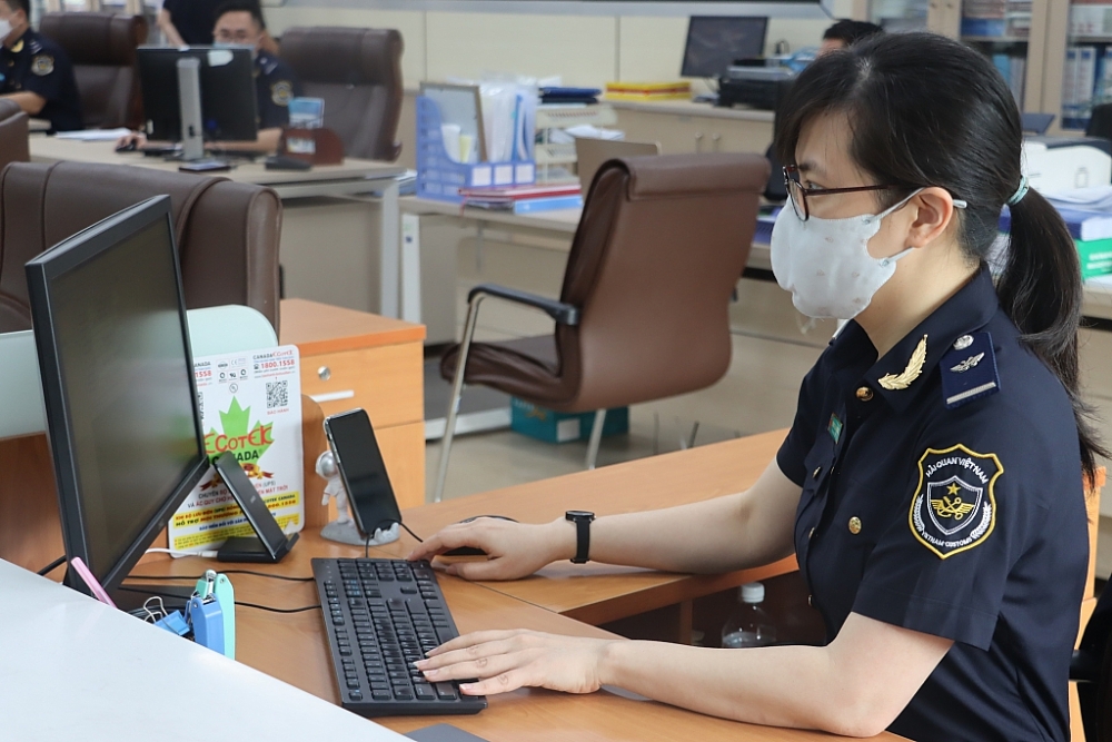 Hải quan Quảng Ninh thu ngân sách đạt hơn 2.200 tỷ đồng