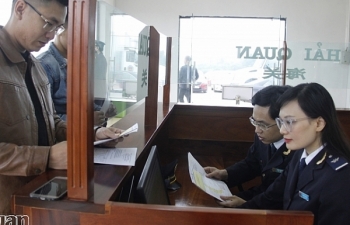 Hơn 10 triệu đô hàng xuất nhập khẩu trong ngày đầu thông quan cầu Bắc Luân II