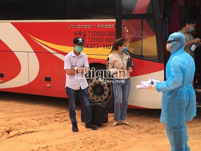 cach ly 45 hanh khach nhap canh qua cua khau cha lo
