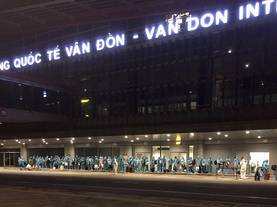 Hải quan Vân Đồn đón 2 chuyến bay giải cứu nhập cảnh trong đêm