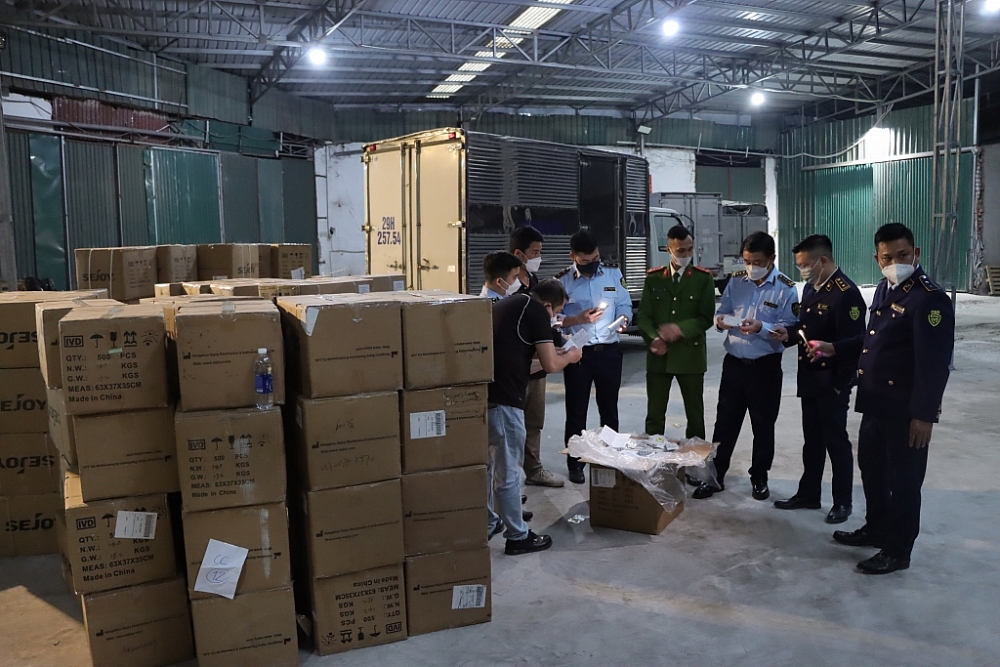 Hà Nội: Thu giữ lượng “khủng” kit test Covid-19, mỹ phẩm... 10 tỷ đồng
