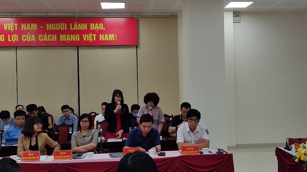 Đại diện Tập đoàn Foxconn thảo luận tại hội nghị. Ảnh; Q.H