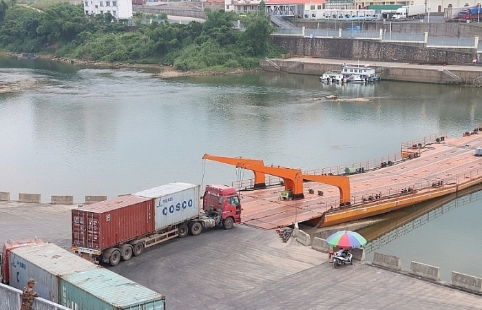 Móng Cái: Lập đội “phản ứng nhanh” để giải quyết ùn tắc qua Lối mở Km3+4