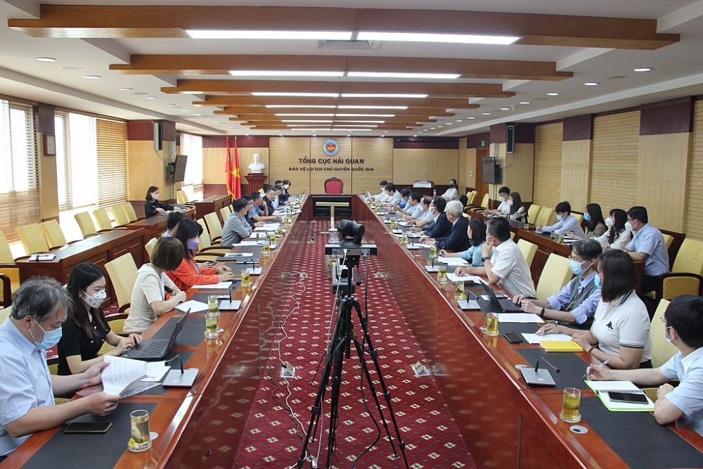 Quang cảnh buổi họp bàn. Ảnh: Q.H