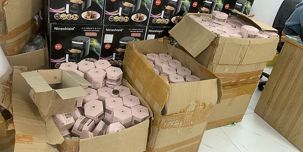 Mỹ phẩm do lực lượng Quản lý thị trường thu giữ trong tháng 3/2023.