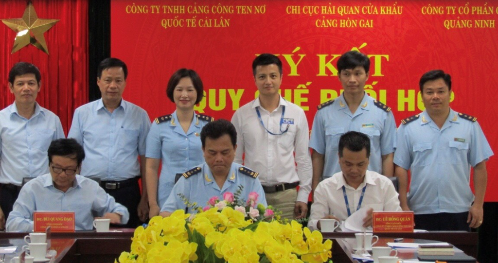hai quan hon gai phoi hop giam sat hang hoa xuat nhap khau