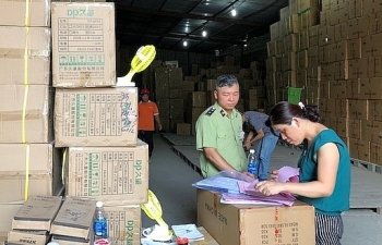 Đột kích 18 kho chứa hàng hóa có dấu hiệu vi phạm tại TPHCM