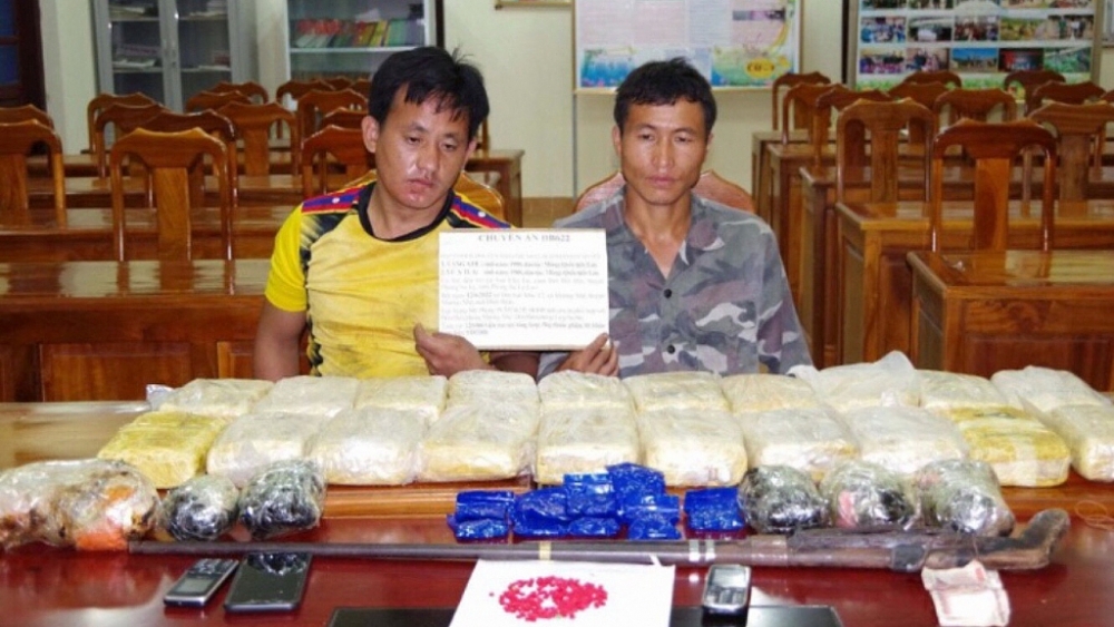 Hai đối tượng Bun Son và Lếch Vang cùng tang vật  A2 - Đối tượng Sùng A Tỉnh