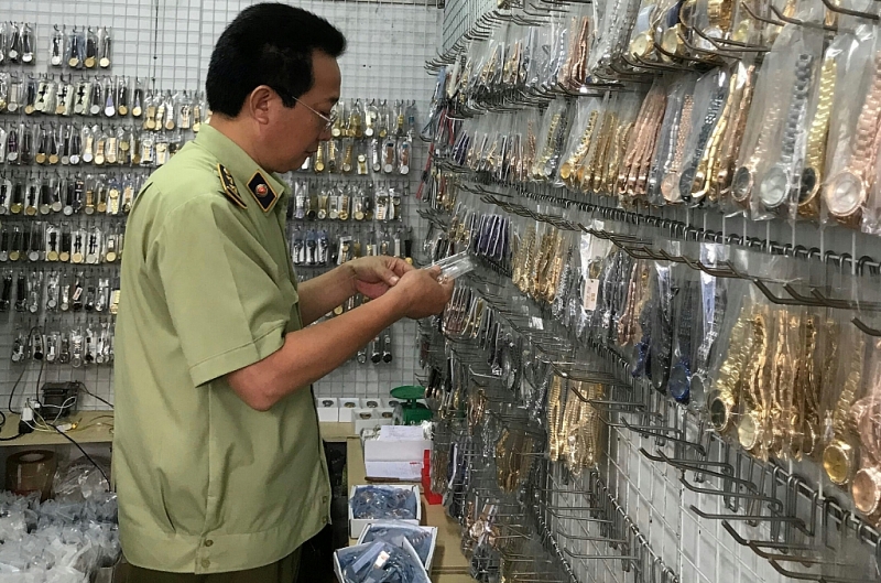 ha noi phat hien gan 680 vu hang gia vi pham shtt