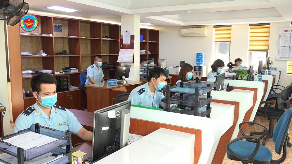 Hoạt động nghiệp vụ tại Chi cục Hải quan cửa khẩu cảng Cẩm Phả (Cục Hải quan Quảng Ninh). Ảnh: Đào Dương
