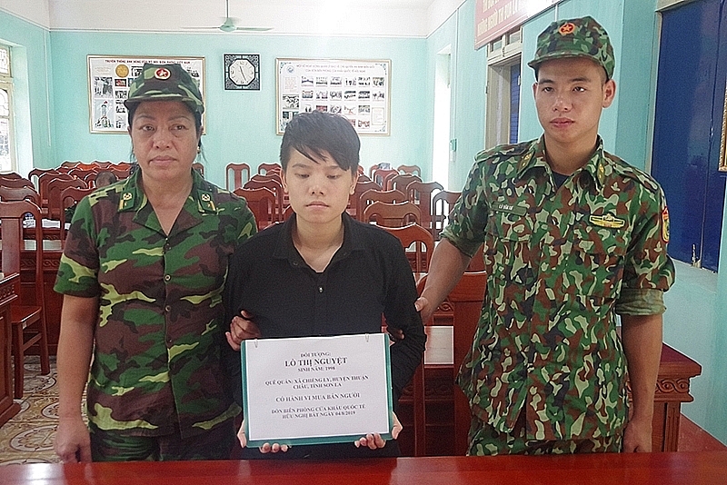 toi pham mua ban nguoi gia danh can bo cong an bien phong
