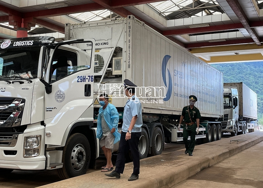 Hơn 2 triệu tấn hàng hóa xuất nhập khẩu, quá cảnh qua cửa khẩu Cha Lo