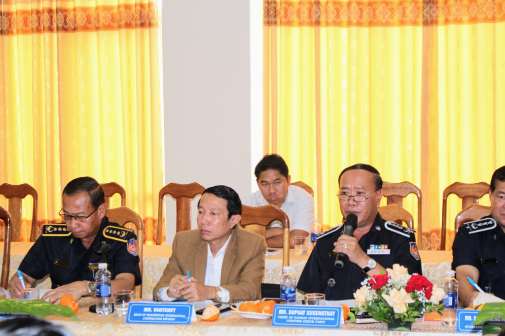 Đoàn đại biểu Hải quan Khăm Muộn.