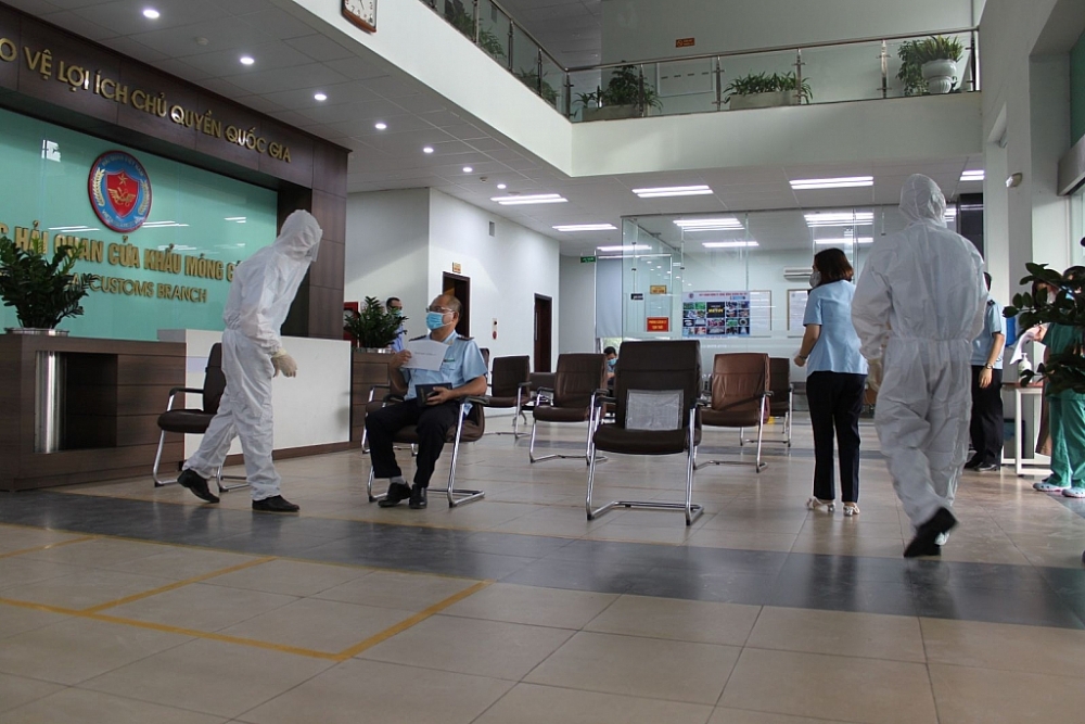 Lực lượng Hải quan phối hợp thực hiện tình huống giả định.