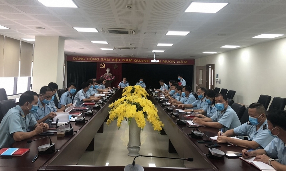 Cán bộ, công chức Hải quan Cái Lân tập huấn công tác kiểm tra, giám sát.