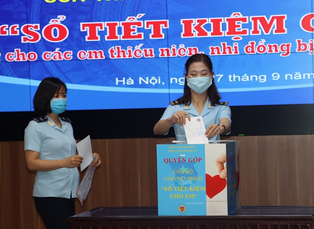 Hình ảnh Lễ phát động chương trình “Sổ Tiết kiệm cho em” của thanh niên Hải quan