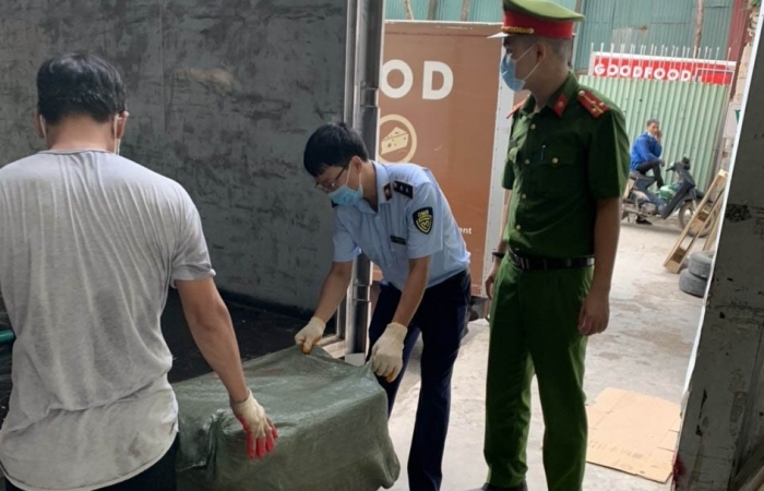 Chặn đứng xe "luồng xanh" chở 7 tấn nầm lợn không rõ nguồn gốc